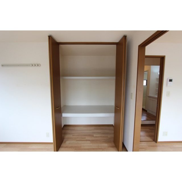 収納　バルコニー側収納