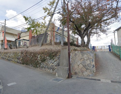 小学校　和泉市立北池田小学校（小学校）まで307m