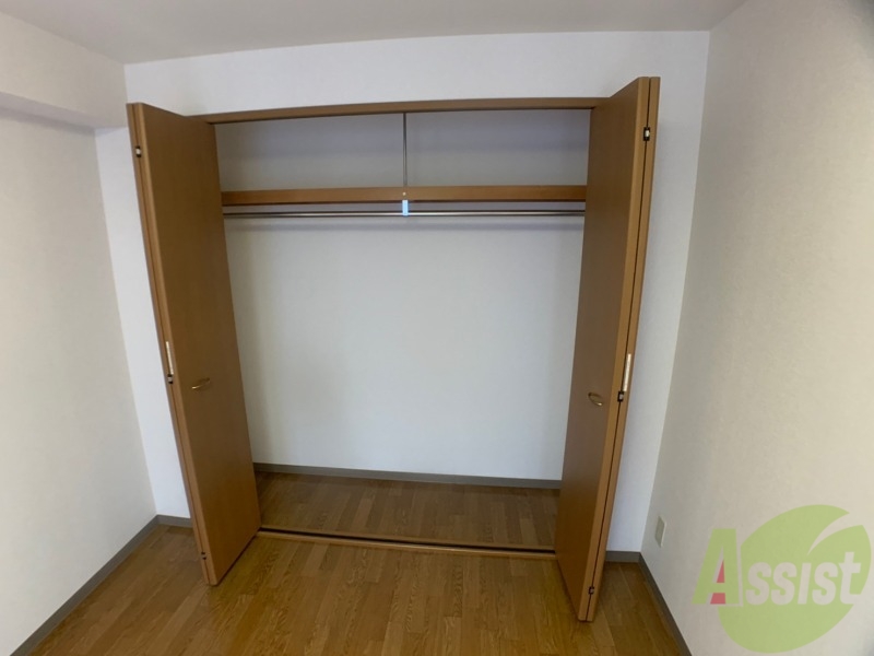 収納　クローゼットは奥行きもあり、荷物が多い方でも安心です。