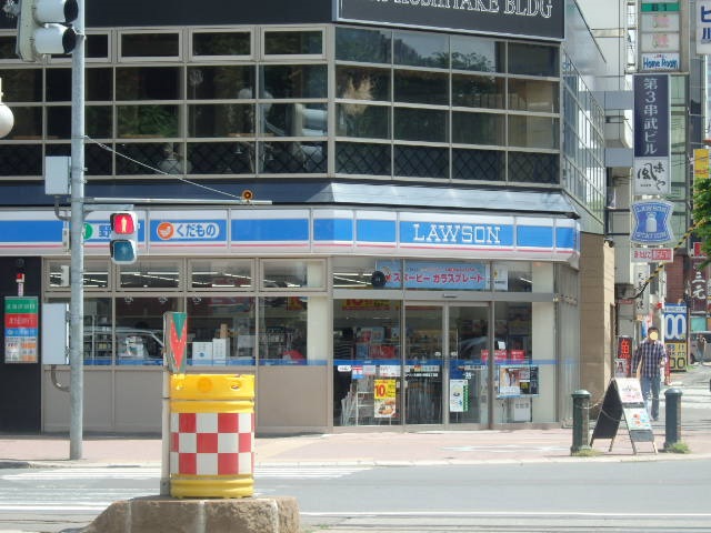 コンビニ　ローソン（コンビニ）まで400m