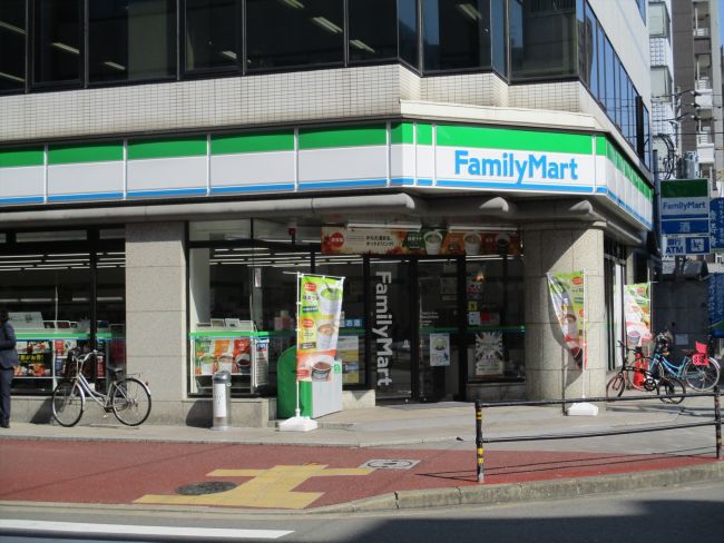 コンビニ　ファミリーマート博多駅南三丁目店（コンビニ）まで268m