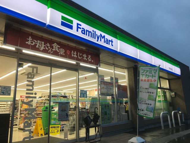 コンビニ　ファミリーマート千種猫洞通店（コンビニ）まで310m