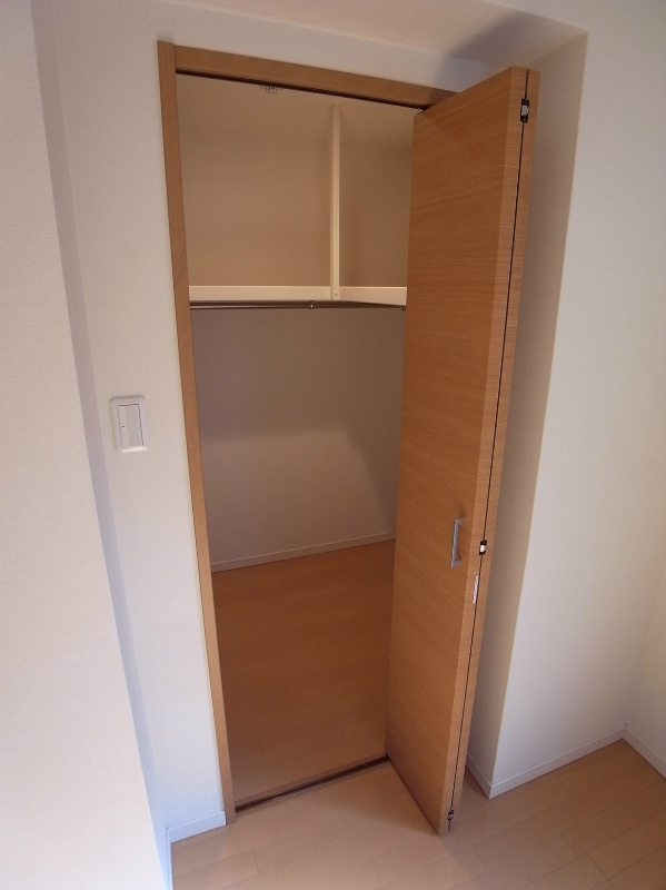 収納　ウォークインクローゼット（外）