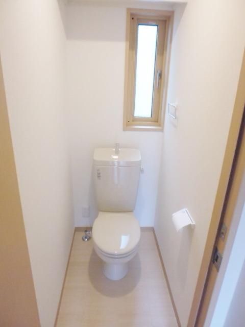 トイレ　★トイレに窓あり★