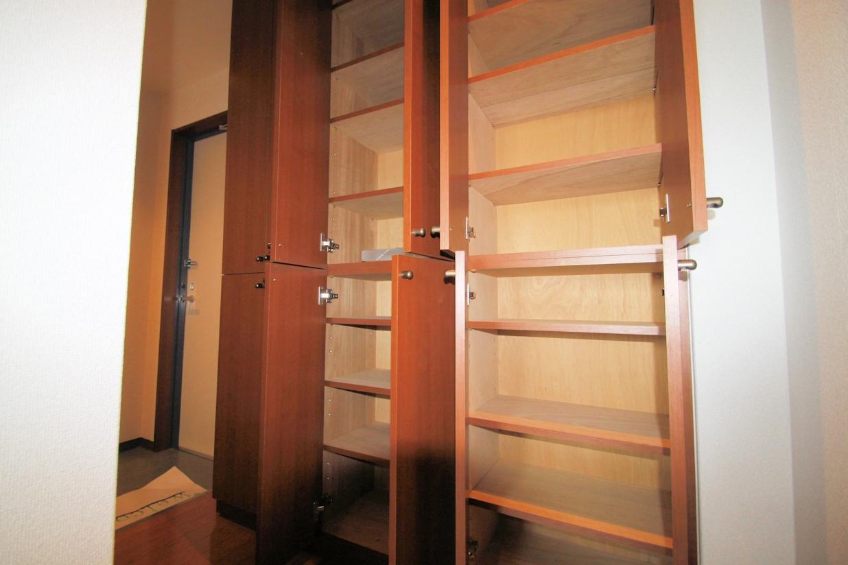 玄関　たっぷりの玄関収納