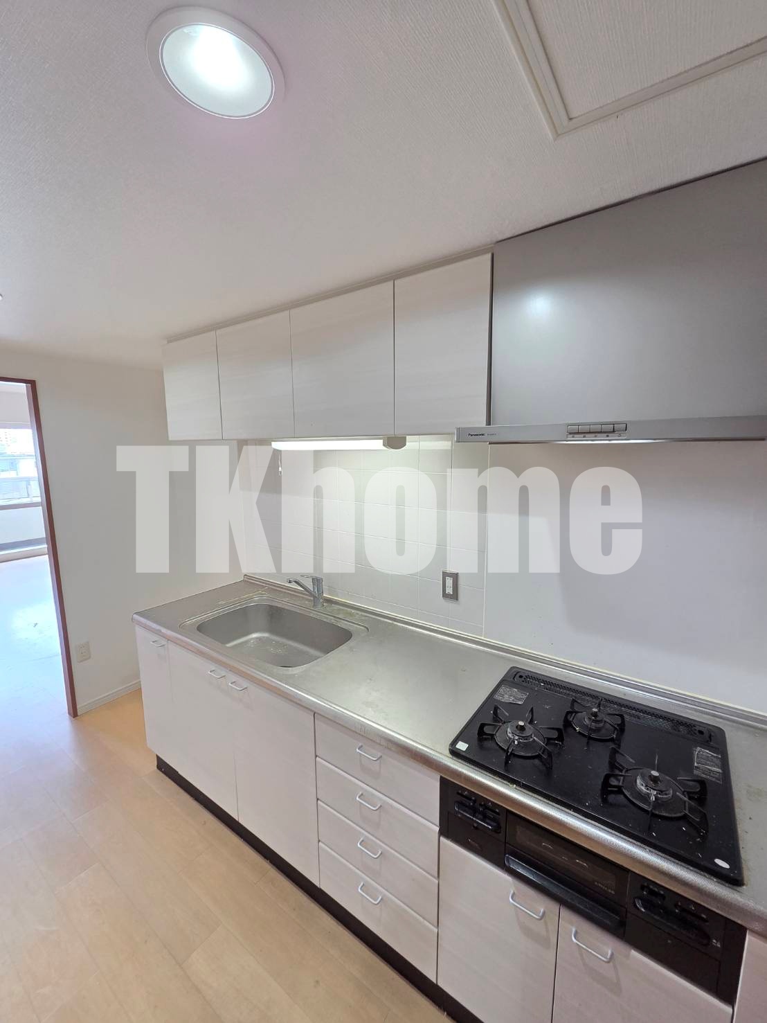 キッチン　収納豊富なシステムキッチン