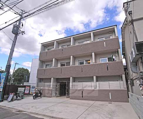 建物外観　パリッとした迫力のある外観です。