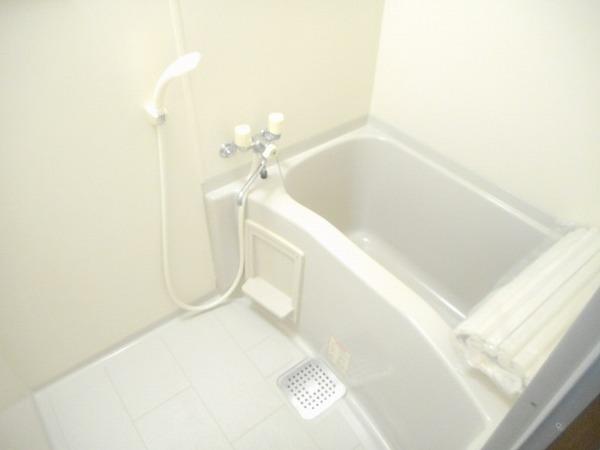 バス・シャワールーム　キレイにリフォームされています！