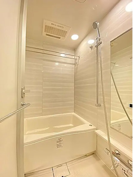 バス・シャワールーム　写真は同タイプ住居です。