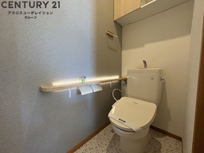 トイレ　温水洗浄便座機能付きのトイレです♪
