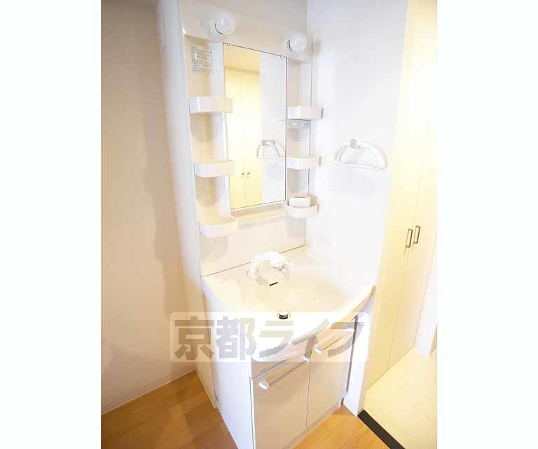 洗面設備　独立洗面台です。