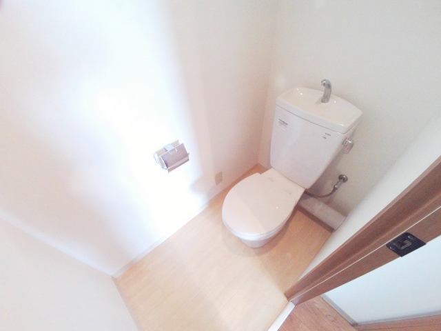 トイレ　ウォシュレットの設置が出来る広くて綺麗なトイレ