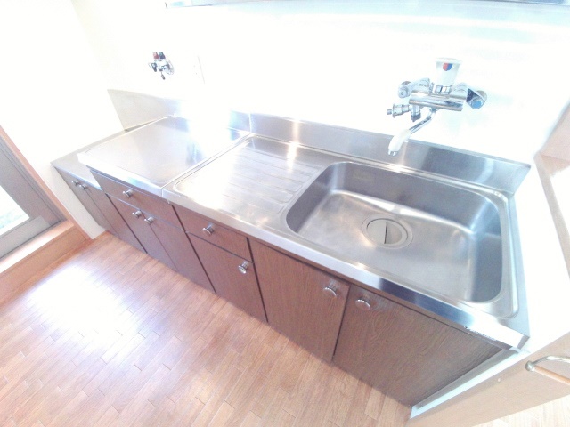 キッチン　ガスコンロ設置タイプ、お料理のしやすい広いキッチン