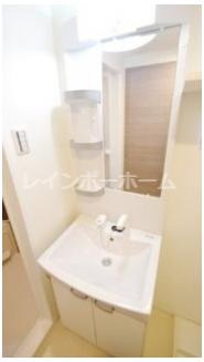 洗面設備　独立洗面台で身支度をすべて済ませてしまいましょう