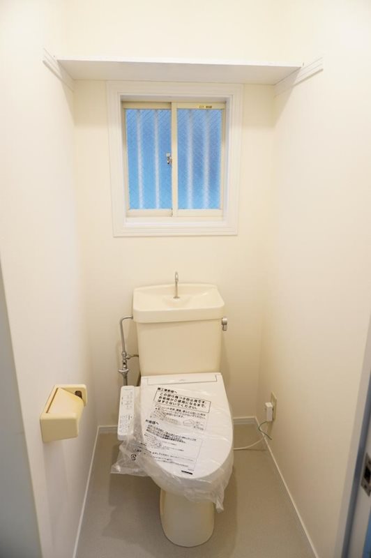 トイレ　温水洗浄機能つきトイレ