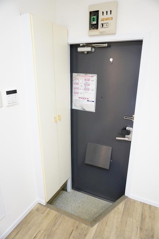 玄関　玄関収納あり
