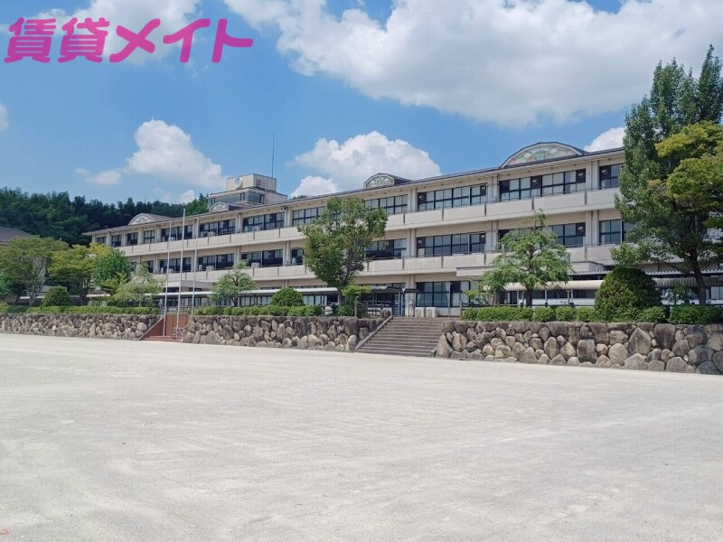 中学校　朝日町立朝日中学校（中学校）まで424m