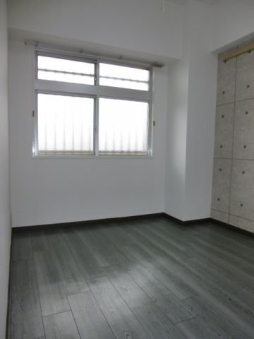 その他部屋・スペース　落ち着いた色調の寝室です