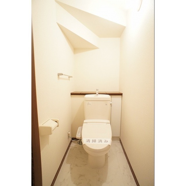 トイレ　温水洗浄便座を新設いたしました。