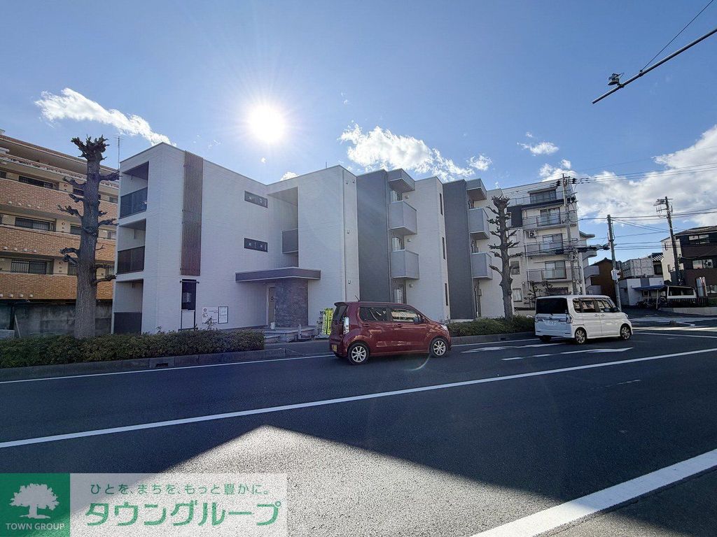 建物外観　駐車場