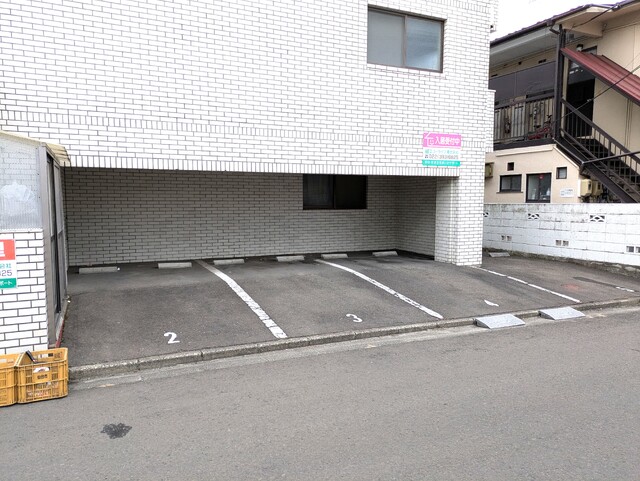 駐車場　敷地内駐車場
