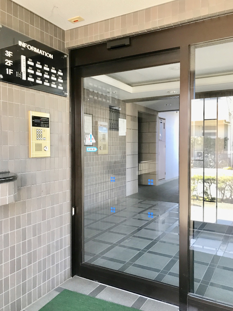 セキュリティ　オートロック対応のエントランス！