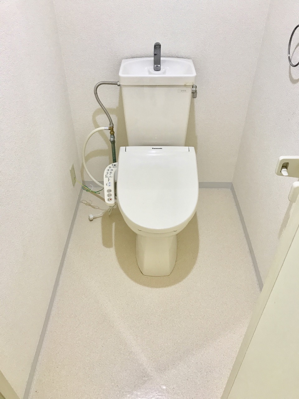 トイレ　温水洗浄便座付きのトイレ！