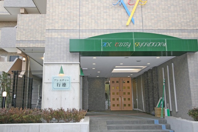 エントランス　オートロック付きエントランス