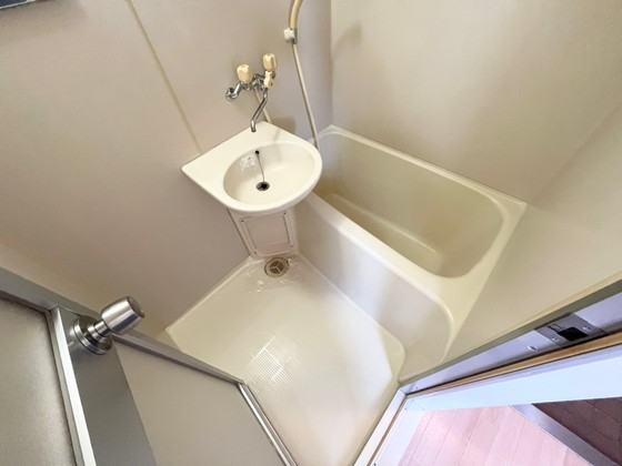 バス・シャワールーム　※別部屋の写真です