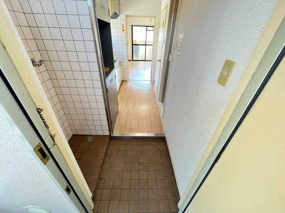 玄関　※別部屋の写真です