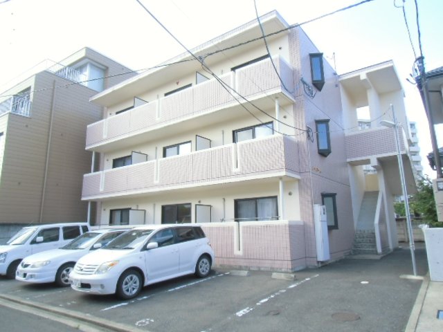 建物外観　敷地内に駐車場あります。