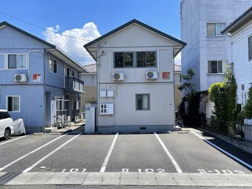 建物外観　駐車場