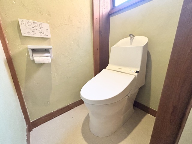 トイレ　温水洗浄暖房便座