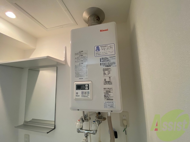 その他設備　給湯器は簡単操作で温度調整ができますよ。