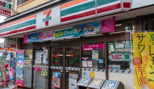 コンビニ　コンビニ（コンビニ）まで764m