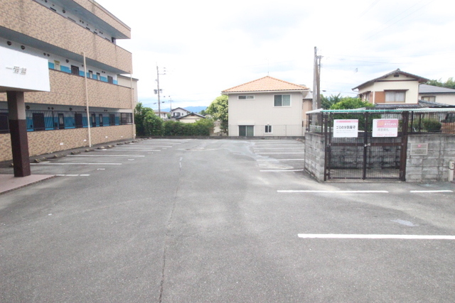 駐車場　敷地内駐車場