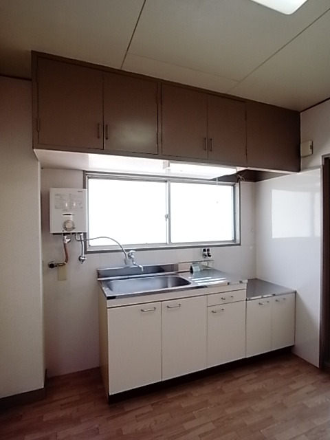 キッチン　お料理のしやすいガスコンロ設置型のキッチンです