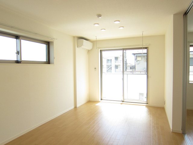 居室・リビング　※別部屋参考写真