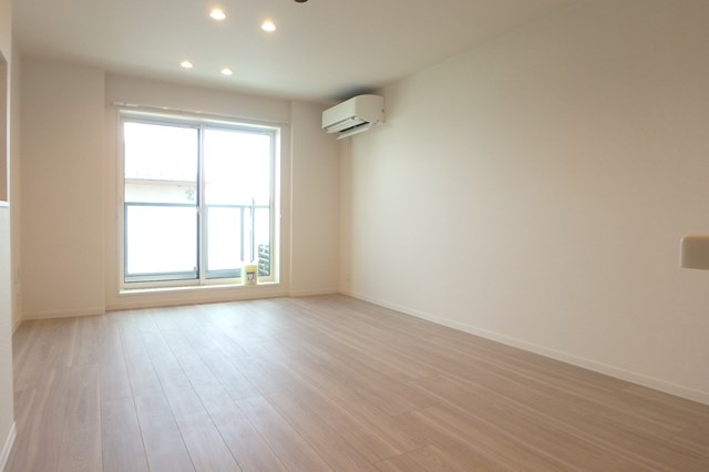 居室・リビング　広々使える１５．７帖２ＬＤＫ！各種室内設備も充実！！