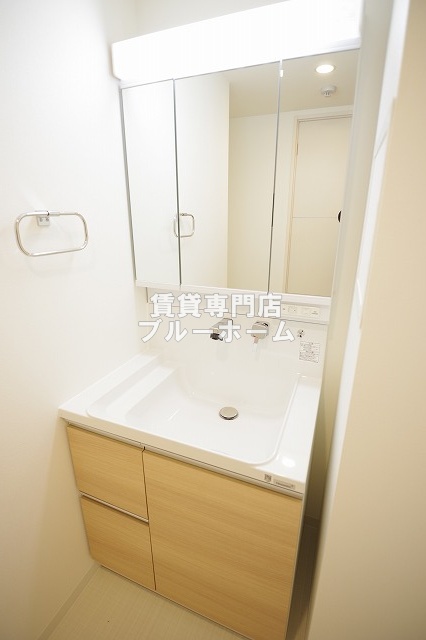 洗面設備　収納豊富な洗面所！