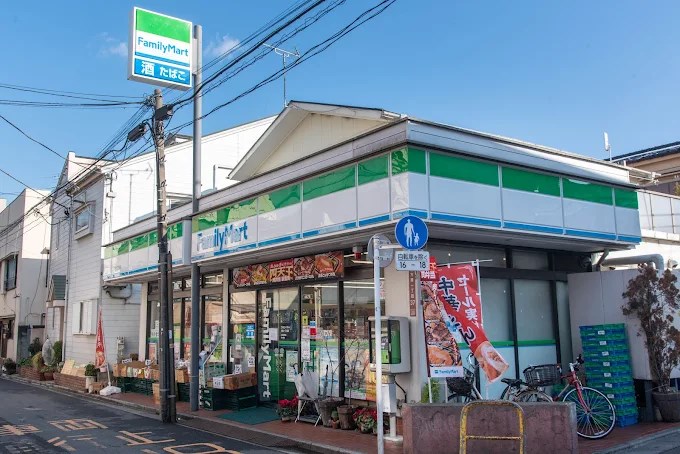 コンビニ　ファミリーマート 方南一丁目店（コンビニ）まで460m