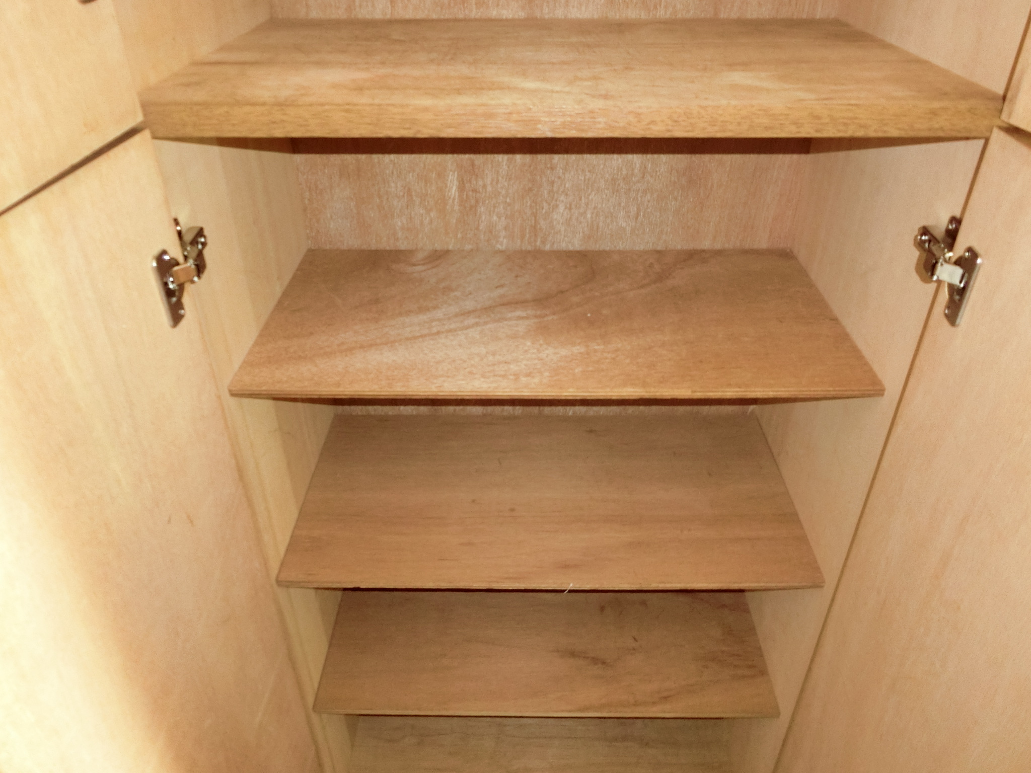 玄関　※写真は別のお部屋です。現況を優先させていただきます。