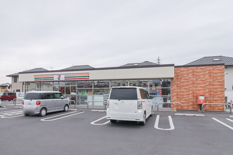 コンビニ　セブン-イレブン 伊勢崎西部公園前店（コンビニ）まで136m