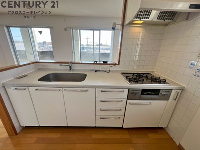 キッチン　3口ガスコンロ付で機能的なキッチンです！