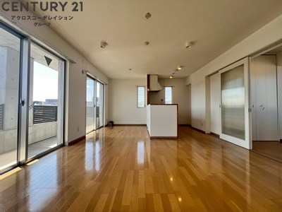 居室・リビング　南向きで日当たり良好なリビングです。