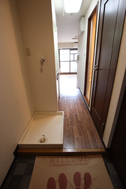 玄関　※洋室の照明は設備ではありません