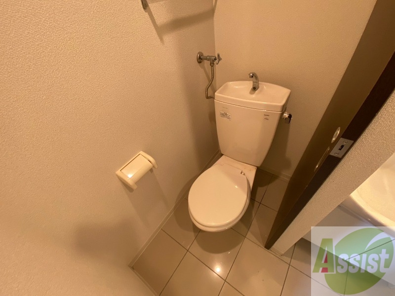 トイレ　こちらはトイレです。清潔感があり、安心して使用できます。