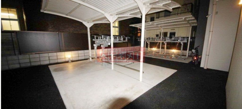 駐車場　エントランス