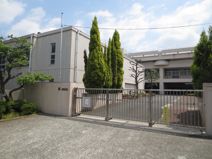 小学校　新石川小学校（小学校）まで525m