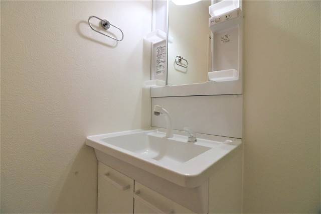 洗面設備　朝の支度はこちらでどうぞ。